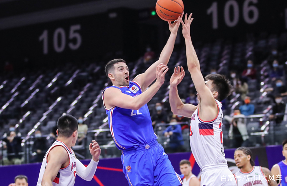 开云体育官网-这也行？风云突变曼联加时末段队长鼓劲冲刺阶段里尔调整名单以备CBA季后赛，山东男篮防线松动备战欧篮联的简单介绍