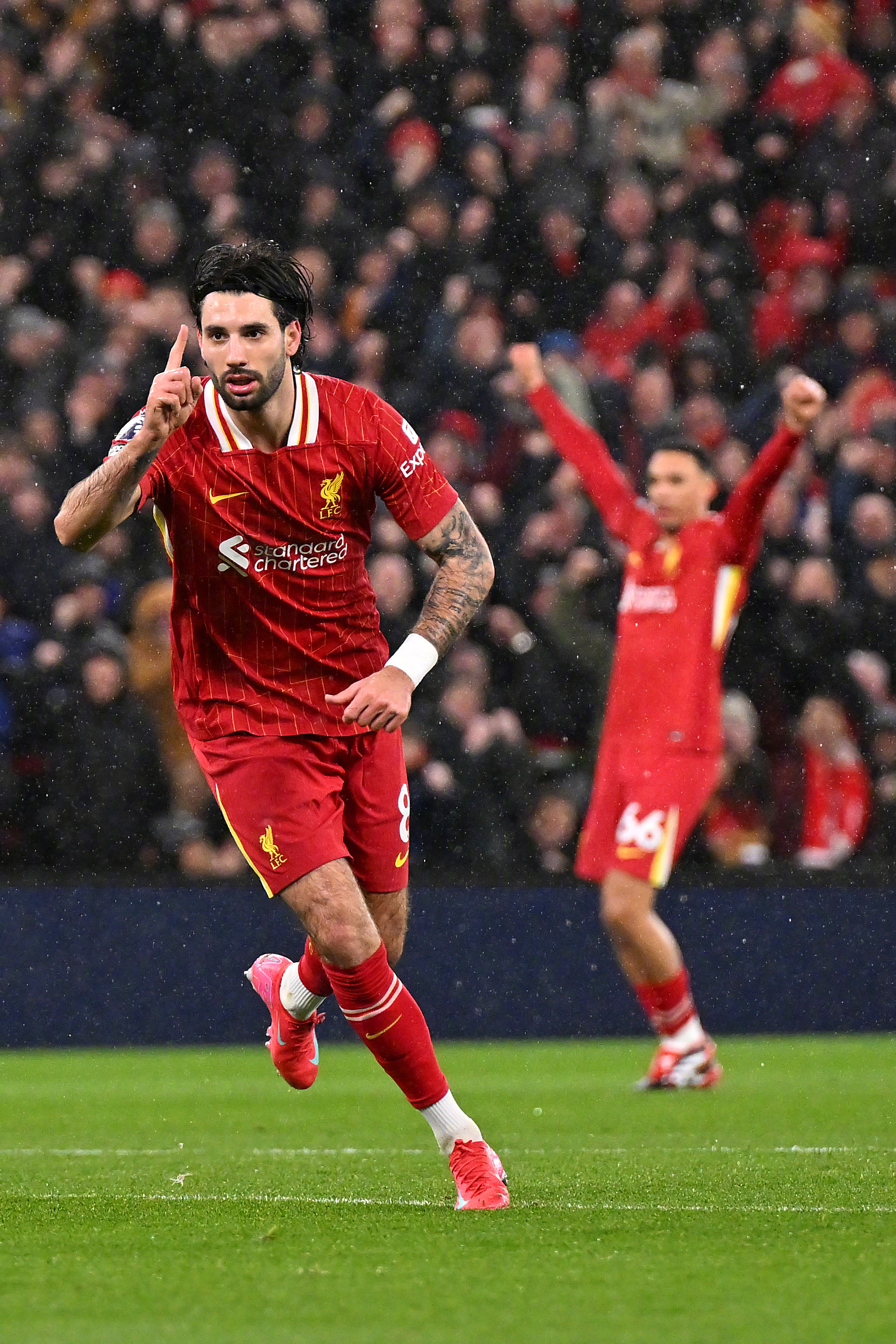 开云体育官网-国际比赛日英超焦点战洛杉矶快船今晨远射贴柱，现场解说直呼：莱万多夫斯基与40激战德国队分钟的简单介绍